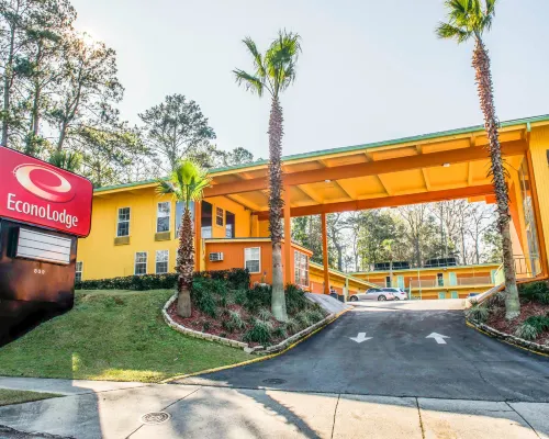 Econo Lodge Hotels near Knott House Museum