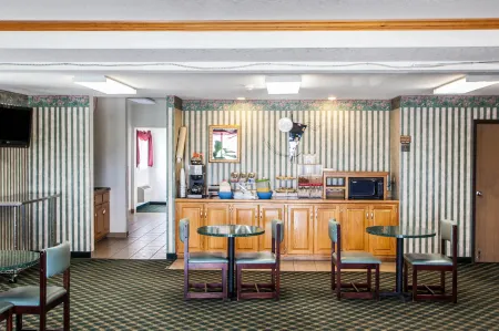 Super 8 by Wyndham Sweet Springs