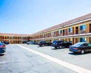 Motel 6 Norwalk, CA - parking