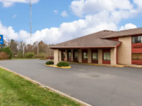 Quality Inn Macomb Near University Area Hotels in Macomb