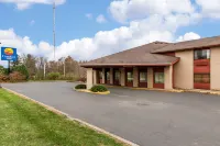 Quality Inn Macomb Near University Area Hotels near Greenhouse