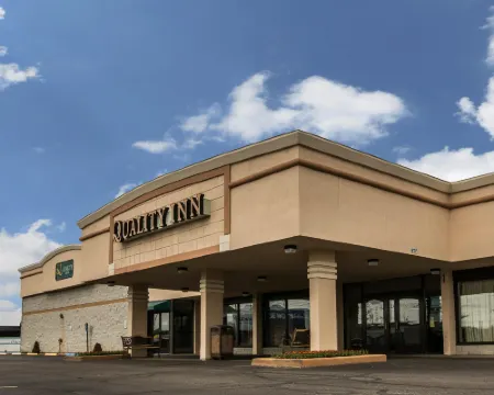 Quality Inn University Lansing ランシングのホテル