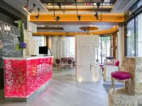 Hotel Marais Grands Boulevards Hotels near الحي الرابع عشر - مونتبارناس - بورت دورليانز