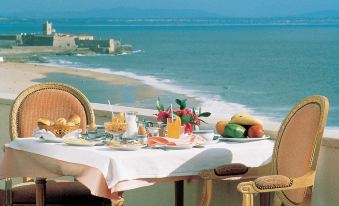 Carcavelos Beach Hotel