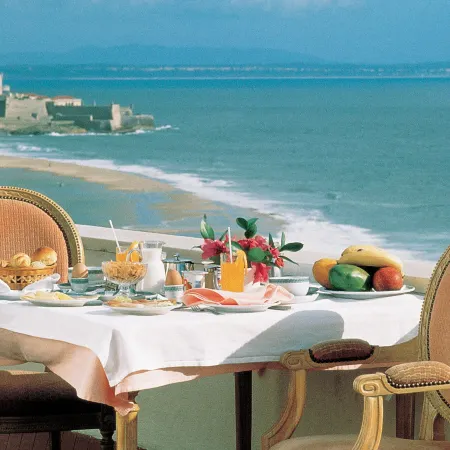 Carcavelos Beach Hotel