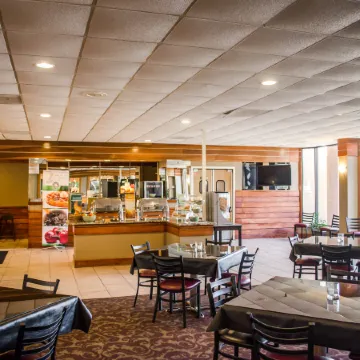 Quality Inn & Suites Pensacola Bayview