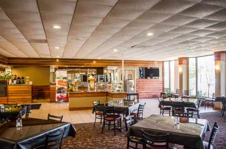 Quality Inn & Suites Pensacola Bayview