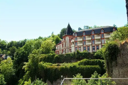 Hotel Schloss Rheinfels Отели в г. Богель