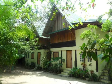 Mai PEN Rai Bungalows Отели рядом с достопримечательностью «Bottle Beach»