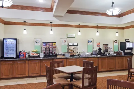 La Quinta Inn & Suites by Wyndham Tyler South Отели в г. Тилер