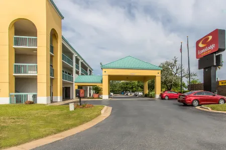Econo Lodge Inn & Suites Foley-North Gulf Shores
