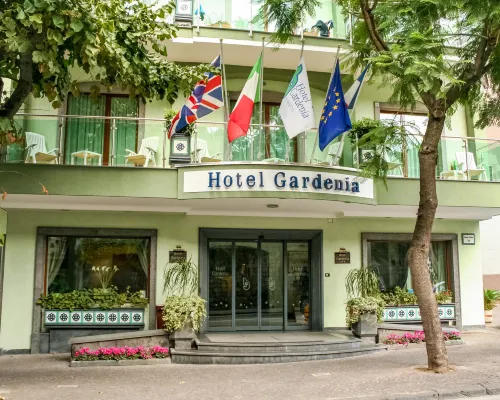 Hotel Gardenia Sorrento, Ascend Hotel Collection Отели рядом с достопримечательностью «Пляж Леонеллис»