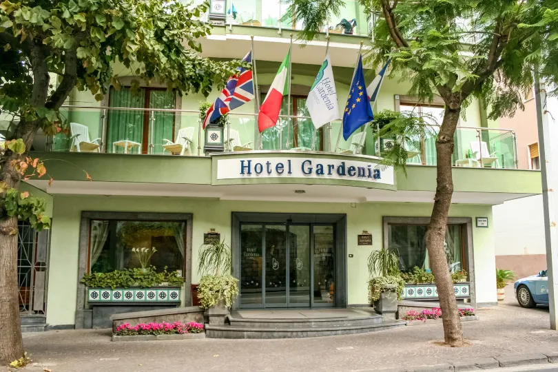 嘉爾德尼亞蘇倫多海岸舒適飯店