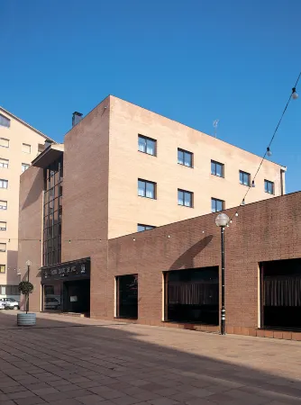 Up Rooms Vic Hotel Отели в г. Гурб