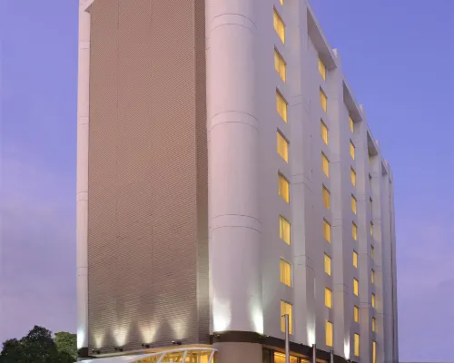 Four Points by Sheraton Ahmedabad Hotels near Paldi