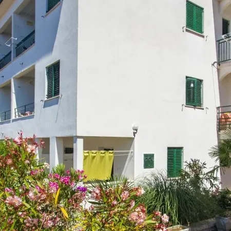 Apartments Iris