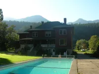 Sasquatch Crossing Eco Lodge B&B Hotels in Fraser Valley C