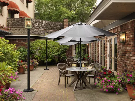 Royal Scot Hotel & Suites