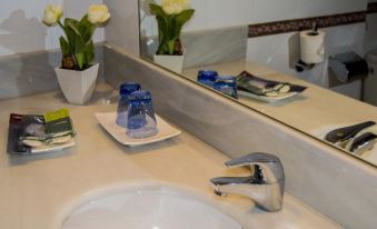 Hotel Can Blanc - Housity