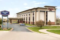 Hampton Inn Appleton (Fox River Mall Area) - parking