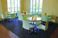 La Quinta Inn & Suites by Wyndham Sunrise - sarapan