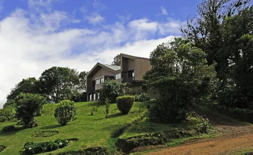 Poas Volcano Lodge Hotels in Алахуэла