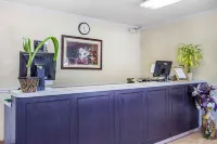 Econo Lodge - Parking