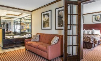 Rodeway Inn & Suites Bradley Airport