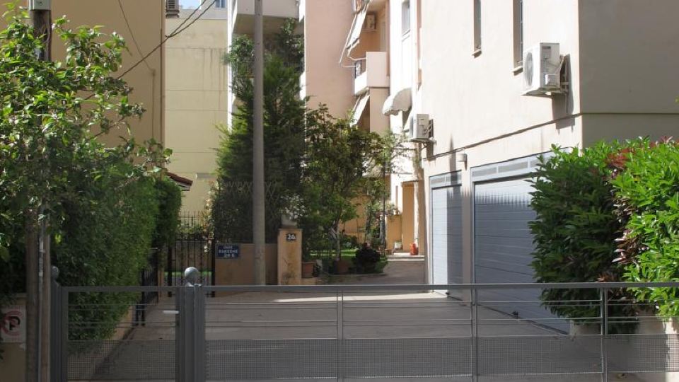 Athenian Apartment with Garden, Near Metro Station Chalandri Nu 3