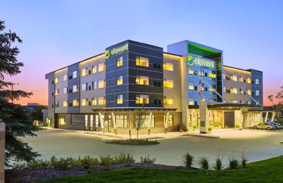 西德梅茵源宿酒店