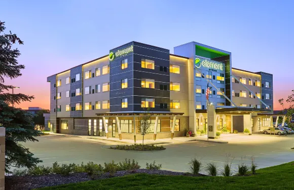 西德梅茵源宿酒店