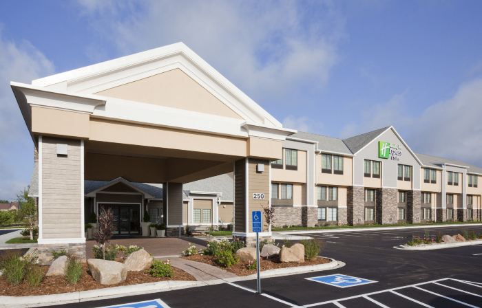 Holiday Inn Express & Suites Willmar by IHG