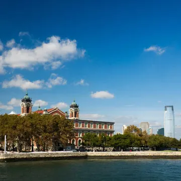 澤西市紐波特萬怡庭院飯店 自由州立公園附近的飯店