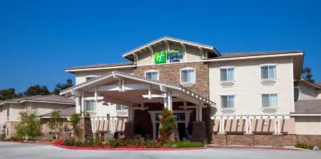 Holiday Inn Express & Suites San Dimas Отели рядом с достопримечательностью «Cal Poly Pomona College of Business Administration»