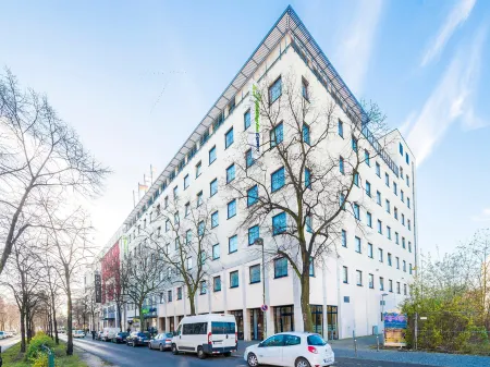 Holiday Inn Express Berlin City Centre Отели рядом с достопримечательностью «Embassy of the Netherlands»