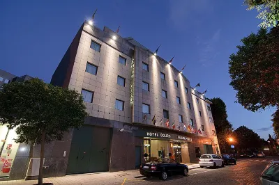 Hotel Douro Hotels near Almeida Garrett Library