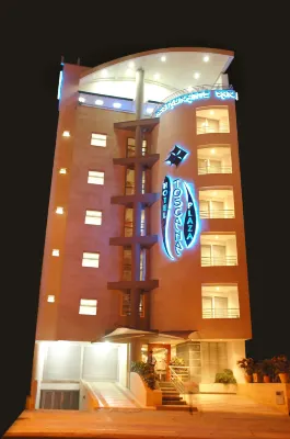 Hotel Toscana Plaza Hôtels à proximité de : El Topacio