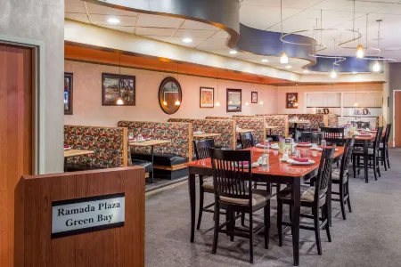 Delta Hotels Green Bay Отели в г. Ашваюбенон