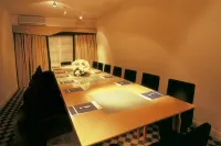 Urbana Suites