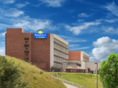 Days Inn & Suites by Wyndham Sutton Flatwoods Hotels in Braxton County