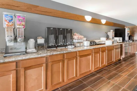 AmericInn by Wyndham Columbus Wisconsin Отели в г. Уэстфорд