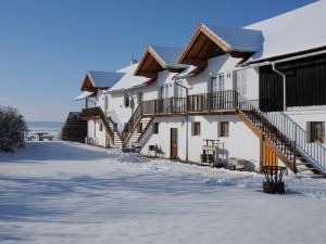 Geinberg Suites & Via Nova Lodges