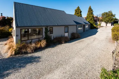 Manuka Crescent Motel