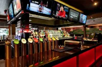 Sandman Signature Vancouver Airport Hotel & Resort - bar