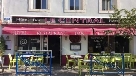 Le Central Hotel Bar Restaurant