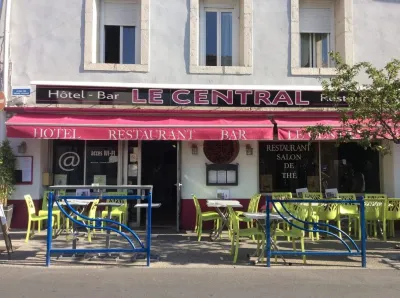 Le Central Hotel Bar Restaurant Các khách sạn ở Balaruc-le-Vieux