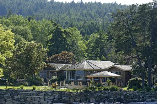 Galiano Oceanfront Inn & Spa - Beach