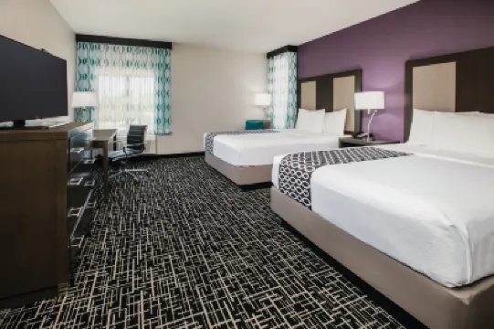 La Quinta Inn & Suites by Wyndham Dallas - Richardson Hotels in Park Central