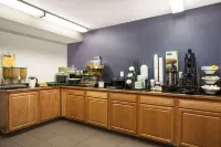 Microtel Inn & Suites by Wyndham Louisville East - parking