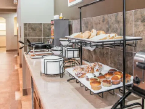 โรงแรมคันทรี่ อินน์ & สวีตส์ ของราดิสัน, บัทเทิล ครีก, MI โรงแรมในCalhoun County